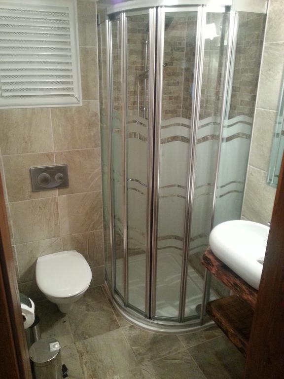 Amazon Petite Palace