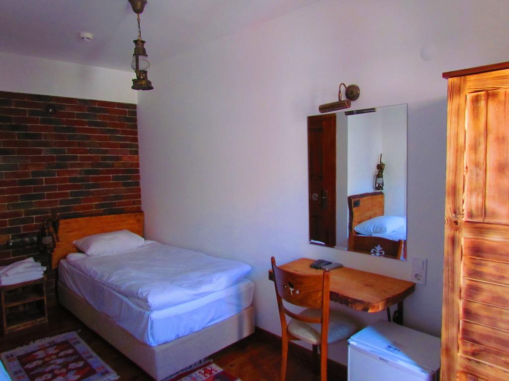 Amazon Petite Palace
